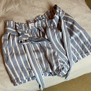 Loft Linen Blend Shorts